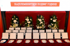 Баштионику уручена плакета Вечерњих новости Баштионику уручена плакета Вечерњих новости