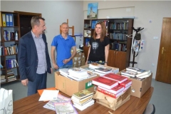Уручене књиге народној библиотеци у Челинцу