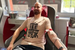 Добровољни даваоци крви током Видовданске акције у Заводу за трансфузијску медицину Бања Лука