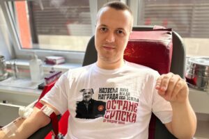 Добровољни даваоци крви током Видовданске акције у Заводу за трансфузијску медицину Бања Лука